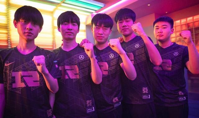 来自世界各 来自世界各