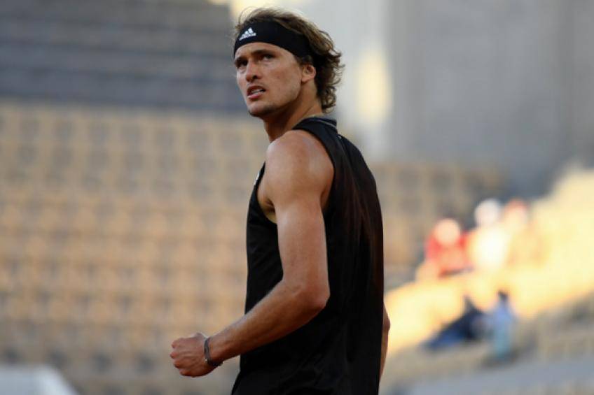 球一脚踢飞 球一脚踢飞