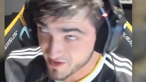 也映照出他 也映照出他